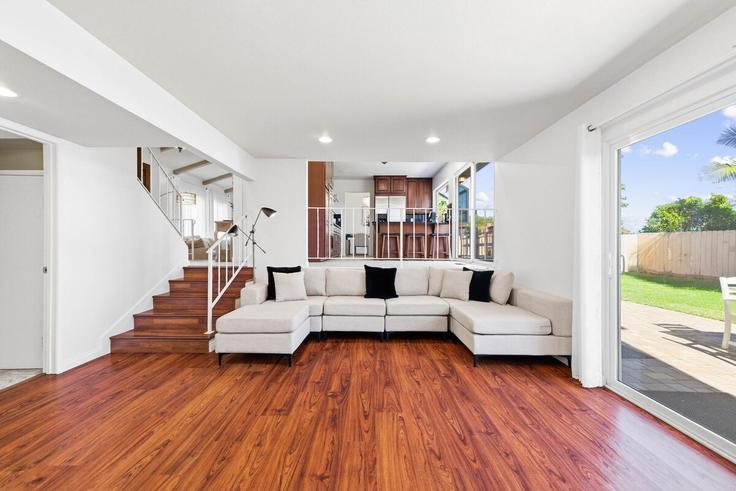 Salle de séjour élégante avec mobilier moderne dans un appartement à Building Minorca Cove - alexmastor - 1382143 à San Diego, San Diego Salle de séjour élégante avec mobilier moderne dans un appartement à Building Minorca Cove - alexmastor - 1382143 à San Diego, San Diego