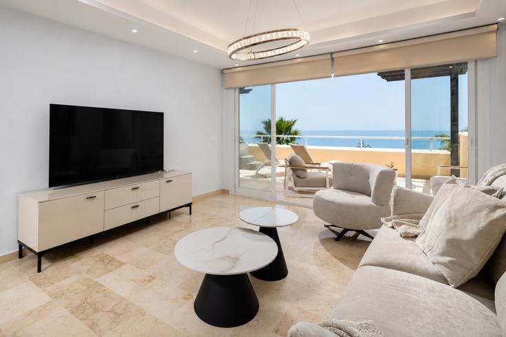 Elegant gestaltetes Wohnzimmer mit moderner Einrichtung in einer Wohnung im Building Avenida Sunset - alfrescostays - 1329304 in Las Lagunas de Mijas, Las Lagunas de Mijas Elegant gestaltetes Wohnzimmer mit moderner Einrichtung in einer Wohnung im Building Avenida Sunset - alfrescostays - 1329304 in Las Lagunas de Mijas, Las Lagunas de Mijas