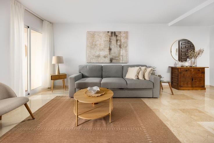 Sala de estar elegantemente projetada com móveis modernos em um apartamento no Building Avenida Sunset - alfrescostays - 1329389 em Las Lagunas de Mijas, Las Lagunas de Mijas Sala de estar elegantemente projetada com móveis modernos em um apartamento no Building Avenida Sunset - alfrescostays - 1329389 em Las Lagunas de Mijas, Las Lagunas de Mijas