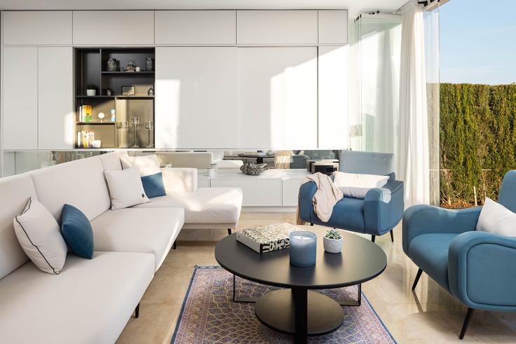 Sitio de Calahonda, Sitio de Calahonda에 위치한 Building Calle Sedal - alfrescostays - 1329417 아파트의 세련된 인테리어가 돋보이는 거실