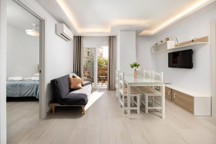 Building Calle las Naciones - alfrescostays - 1329419 adresindeki bir dairede modern mobilyalarla zarif bir şekilde tasarlanmış oturma odası Benalmádena, Benalmádena Building Calle las Naciones - alfrescostays - 1329419 adresindeki bir dairede modern mobilyalarla zarif bir şekilde tasarlanmış oturma odası Benalmádena, Benalmádena