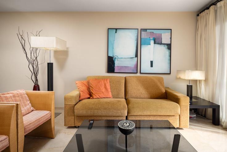 Elegant gestaltetes Wohnzimmer mit moderner Einrichtung in einer Wohnung im Building Avenida Sunset - alfrescostays - 1437752 in Las Lagunas de Mijas, Las Lagunas de Mijas Elegant gestaltetes Wohnzimmer mit moderner Einrichtung in einer Wohnung im Building Avenida Sunset - alfrescostays - 1437752 in Las Lagunas de Mijas, Las Lagunas de Mijas