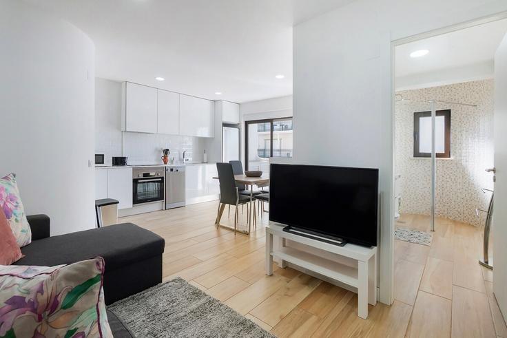 Elegant gestaltetes Wohnzimmer mit moderner Einrichtung in einer Wohnung im Building Rua do Castelinho - algarve-dream-holidays - 1462589 in Albufeira e Olhos de Água, Albufeira