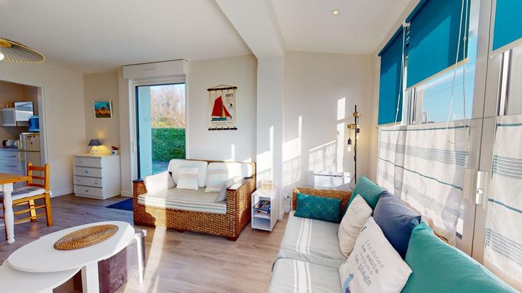 Building Rue de l'Atlantique - allo-vende-vacances - 1437761 adresindeki bir dairede modern mobilyalarla zarif bir şekilde tasarlanmış oturma odası Saint-Hilaire-de-Riez, Saint-Hilaire-de-Riez Building Rue de l'Atlantique - allo-vende-vacances - 1437761 adresindeki bir dairede modern mobilyalarla zarif bir şekilde tasarlanmış oturma odası Saint-Hilaire-de-Riez, Saint-Hilaire-de-Riez