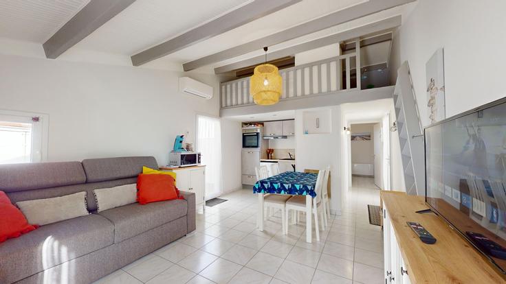 Elegante sala de estar con mobiliario moderno en un apartamento en Building Rue de la Piscine - allo-vende-vacances - 1437773 en Bretignolles-sur-Mer, Bretignolles-sur-Mer