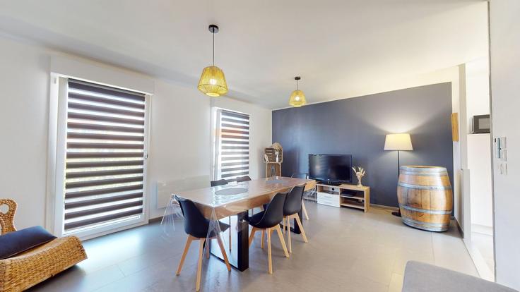 Salle de séjour élégante avec mobilier moderne dans un appartement à Building Impasse de la Charrié - allo-vende-vacances - 1437788 à Givrand, Givrand