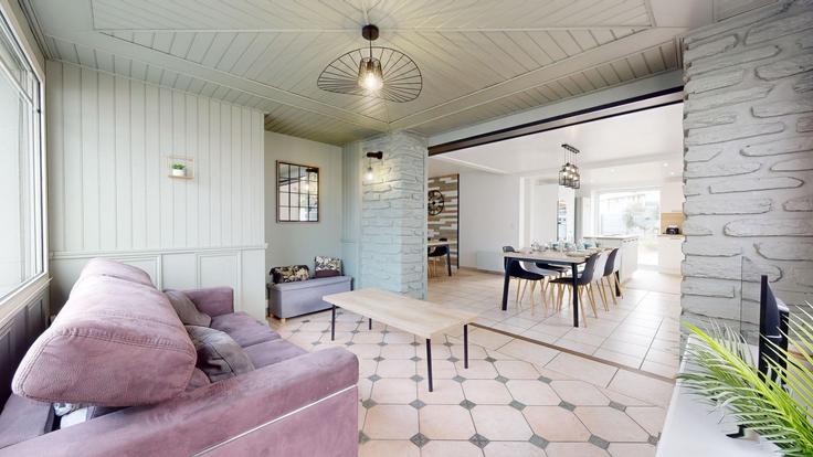 Salle de séjour élégante avec mobilier moderne dans un appartement à Building Avenue Valentin - allo-vende-vacances - 1437795 à Saint-Jean-de-Monts, Saint-Jean-de-Monts