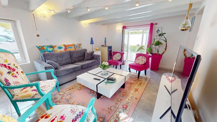 Salle de séjour élégante avec mobilier moderne dans un appartement à Building Rue de Bel air - allo-vende-vacances - 1437836 à Givrand, Givrand