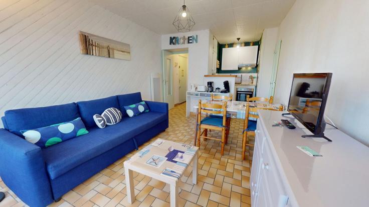 Salle de séjour élégante avec mobilier moderne dans un appartement à Building Avenue du Marais - allo-vende-vacances - 1437818 à Saint-Hilaire-de-Riez, Saint-Hilaire-de-Riez