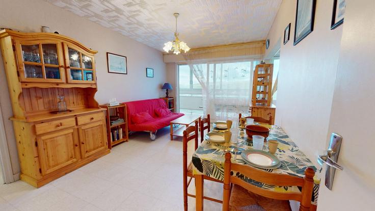 Salle de séjour élégante avec mobilier moderne dans un appartement à Building Avenue du Marais - allo-vende-vacances - 1467033 à Saint-Hilaire-de-Riez, Saint-Hilaire-de-Riez