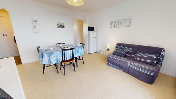 Elegante sala de estar con mobiliario moderno en un apartamento en Building Boulevard des Océanides - allo-vende-vacances - 1467024 en Saint-Gilles-Croix-de-Vie, Saint-Gilles-Croix-de-Vie Elegante sala de estar con mobiliario moderno en un apartamento en Building Boulevard des Océanides - allo-vende-vacances - 1467024 en Saint-Gilles-Croix-de-Vie, Saint-Gilles-Croix-de-Vie