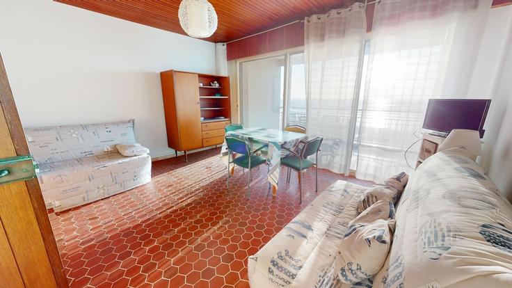 Elegante sala de estar con mobiliario moderno en un apartamento en Building Place Rochebonne - allo-vende-vacances - 1437819 en Saint-Gilles-Croix-de-Vie, Saint-Gilles-Croix-de-Vie Elegante sala de estar con mobiliario moderno en un apartamento en Building Place Rochebonne - allo-vende-vacances - 1437819 en Saint-Gilles-Croix-de-Vie, Saint-Gilles-Croix-de-Vie