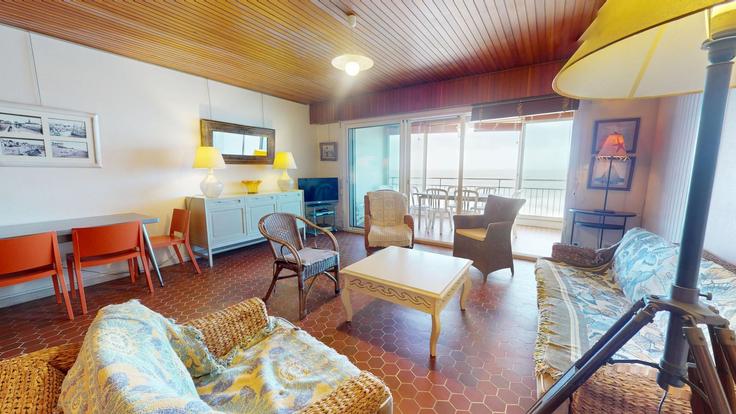 Elegante sala de estar con mobiliario moderno en un apartamento en Building Place Rochebonne - allo-vende-vacances - 1437823 en Saint-Gilles-Croix-de-Vie, Saint-Gilles-Croix-de-Vie Elegante sala de estar con mobiliario moderno en un apartamento en Building Place Rochebonne - allo-vende-vacances - 1437823 en Saint-Gilles-Croix-de-Vie, Saint-Gilles-Croix-de-Vie