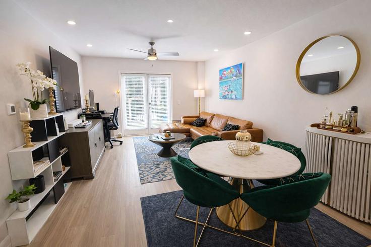 San Diego San DiegoのBuilding Kettner Boulevard - allurahomes - 1059316のアパートメントにある、モダンな家具を備えたエレガントなデザインのリビングルーム