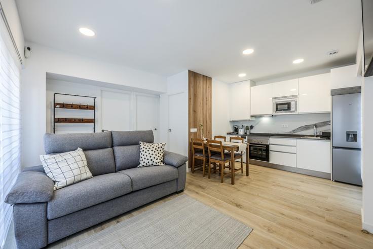 Carabanchel, Madrid에 위치한 Building Calle Ayamonte - almazan-real-estate-slu - 1302130 - MAD 아파트의 세련된 인테리어가 돋보이는 거실