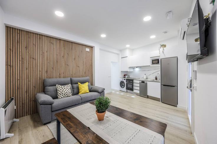 Sala de estar elegantemente projetada com móveis modernos em um apartamento no Building Calle de Peña Gorbea - almazan-real-estate-slu - 1363395 em Puente de Vallecas, Madrid