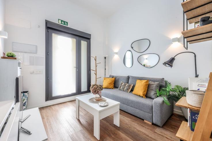 Madrid CentroのBuilding Calle de la Huerta del Bayo - almazan-real-estate-slu - 1431289のアパートメントにある、モダンな家具を備えたエレガントなデザインのリビングルーム