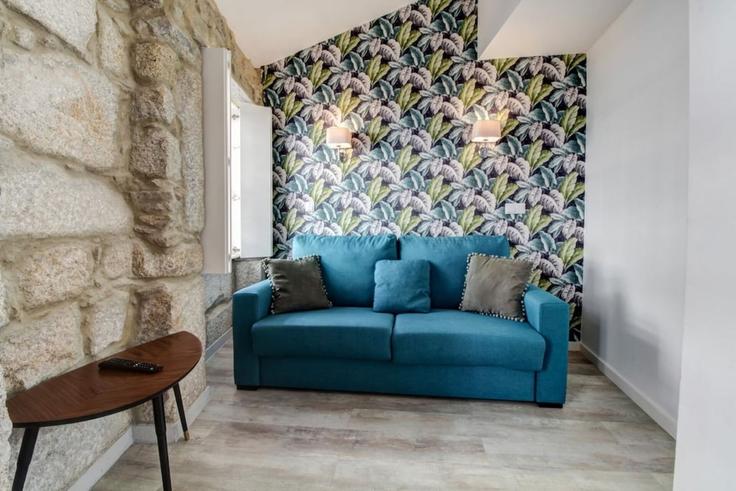 União das freguesias de Cedofeita, Santo Ildefonso, Sé, Miragaia, São Nicolau e Vitória, Porto에 위치한 Building Rua do Bonjardim 675 - alojamento-ideal - 1465788 유닛의 세련된 인테리어가 돋보이는 거실