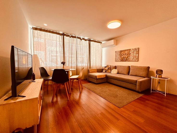 Building Rua de Miguel Bombarda 250 - alojamento-ideal - 1465796 adresindeki bir dairede modern mobilyalarla zarif bir şekilde tasarlanmış oturma odası União das freguesias de Cedofeita, Santo Ildefonso, Sé, Miragaia, São Nicolau e Vitória, Porto