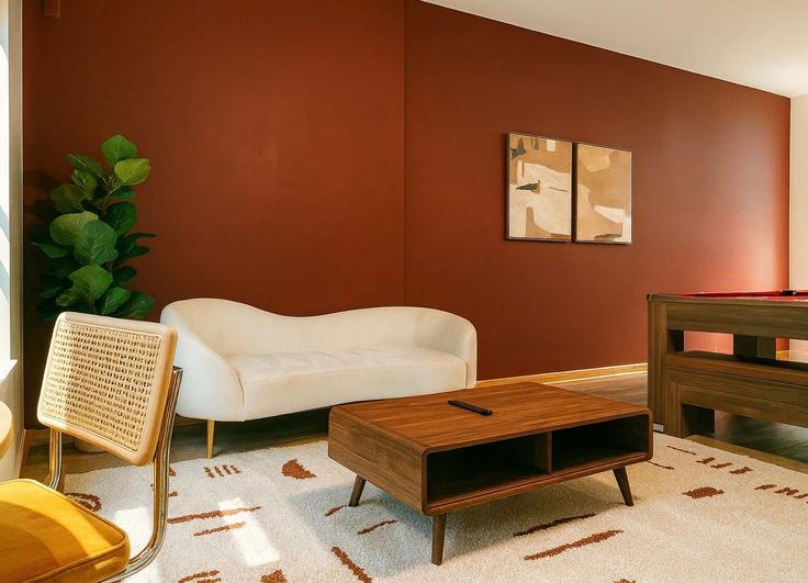 Building West Pierce Avenue - alpine - 1322529 adresindeki bir dairede modern mobilyalarla zarif bir şekilde tasarlanmış oturma odası Chicago, Chicago