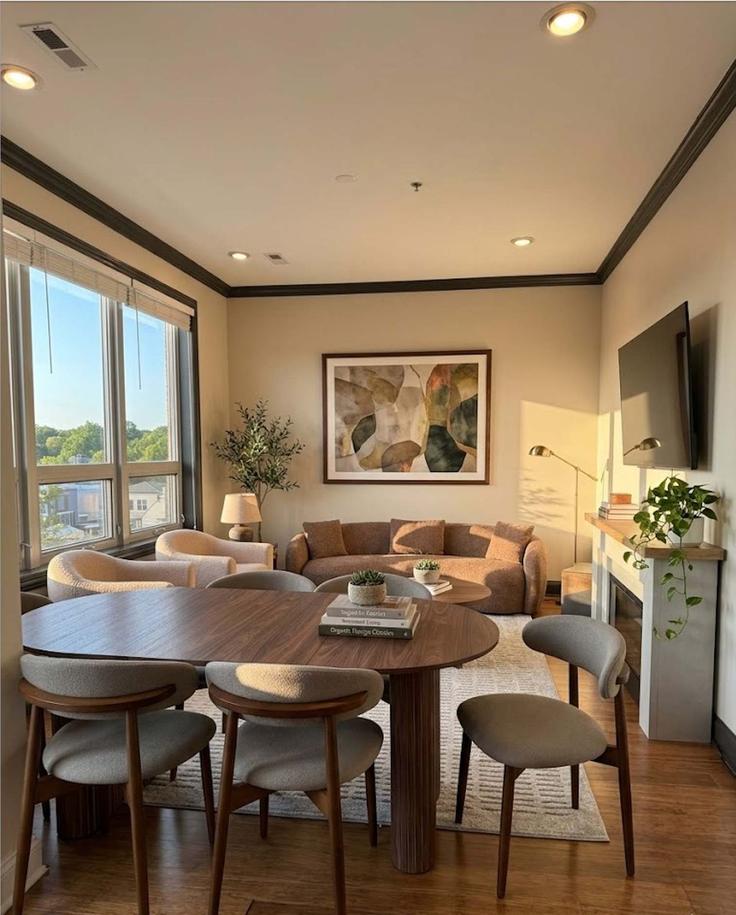 Salle de séjour élégante avec mobilier moderne dans un appartement à Building West Madison Street - alpine - 1537410 à Chicago, Chicago