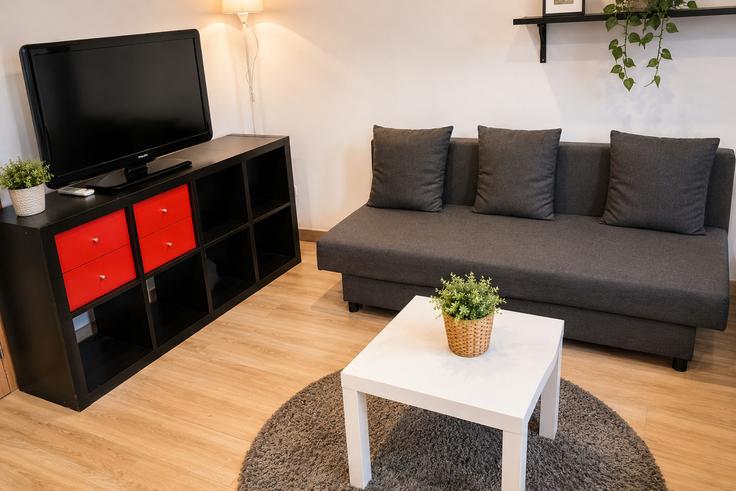 Elegante sala de estar con mobiliario moderno en un apartamento en Building Calle Carare - alterhomes - 1268635 - MAD en Hortaleza, Madrid