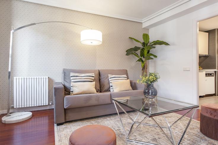 Madrid Moncloa - AravacaのBuilding Calle de Juan Álvarez Mendizábal - alterhomes - 1268671 - MADのアパートメントにある、モダンな家具を備えたエレガントなデザインのリビングルーム Madrid Moncloa - AravacaのBuilding Calle de Juan Álvarez Mendizábal - alterhomes - 1268671 - MADのアパートメントにある、モダンな家具を備えたエレガントなデザインのリビングルーム
