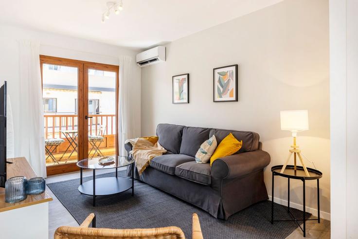 Candelaria CandelariaのBuilding Calle el Pozo - alterhomes - 1268677 - MADのアパートメントにある、モダンな家具を備えたエレガントなデザインのリビングルーム