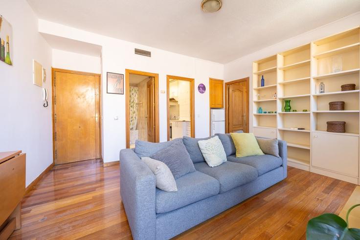 Salle de séjour élégante avec mobilier moderne dans un appartement à Building Calle de Segovia - alterhomes - 1347934 à Centro, Madrid Salle de séjour élégante avec mobilier moderne dans un appartement à Building Calle de Segovia - alterhomes - 1347934 à Centro, Madrid