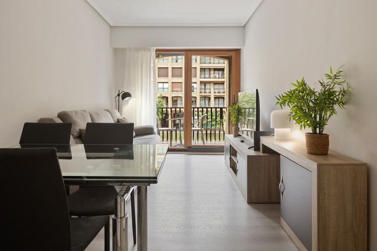 Salle de séjour élégante avec mobilier moderne dans un appartement à Building Bermingham Kalea - always-easy-sl - 1352329 à Donostia / San Sebastián, Donostia / San Sebastián Salle de séjour élégante avec mobilier moderne dans un appartement à Building Bermingham Kalea - always-easy-sl - 1352329 à Donostia / San Sebastián, Donostia / San Sebastián