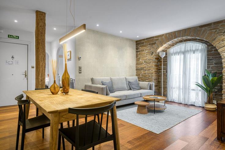 Salle de séjour élégante avec mobilier moderne dans un appartement à Building Matia Kalea - always-easy-sl - 1352346 à Donostia / San Sebastián, Donostia / San Sebastián Salle de séjour élégante avec mobilier moderne dans un appartement à Building Matia Kalea - always-easy-sl - 1352346 à Donostia / San Sebastián, Donostia / San Sebastián
