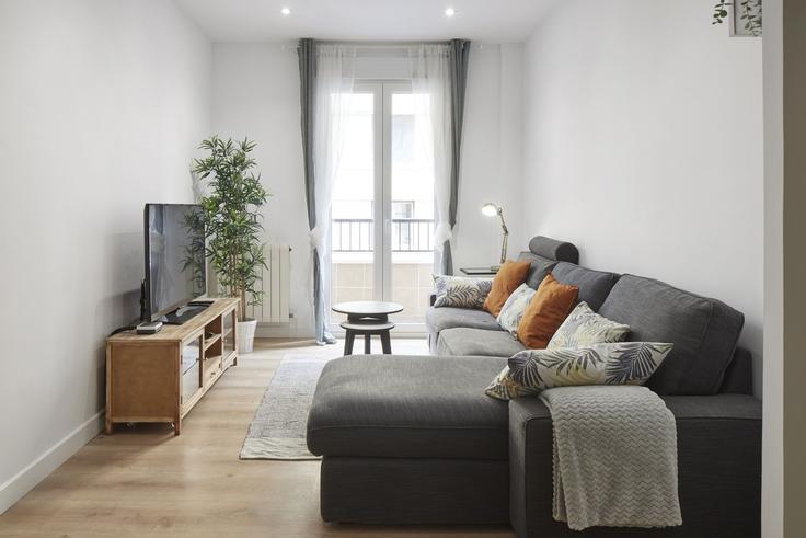 Salle de séjour élégante avec mobilier moderne dans un appartement à Building Segundo Izpizua Kalea - always-easy-sl - 1352351 à Donostia / San Sebastián, Donostia / San Sebastián Salle de séjour élégante avec mobilier moderne dans un appartement à Building Segundo Izpizua Kalea - always-easy-sl - 1352351 à Donostia / San Sebastián, Donostia / San Sebastián
