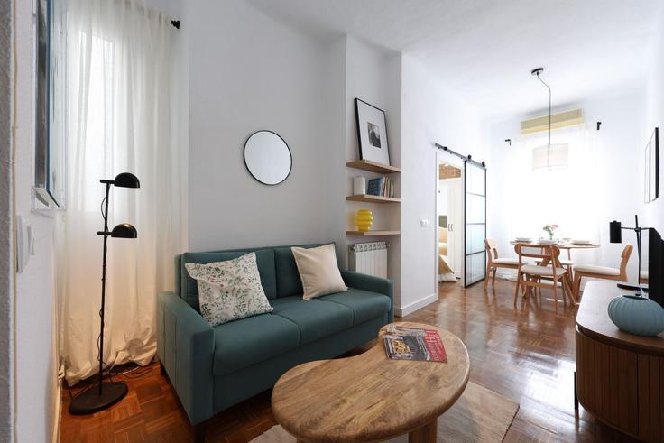 Building Calle del General Lacy - amazinnplaces - 1328487 adresindeki bir dairede modern mobilyalarla zarif bir şekilde tasarlanmış oturma odası Arganzuela, Madrid