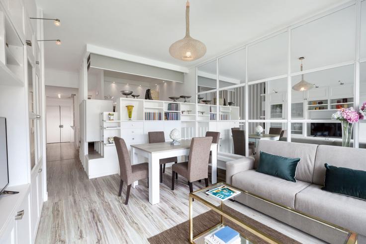 Elegant gestaltetes Wohnzimmer mit moderner Einrichtung in einer Wohnung im Building Corso Italia - amore-rentals - 1377799 in Sorrento, Sorrento