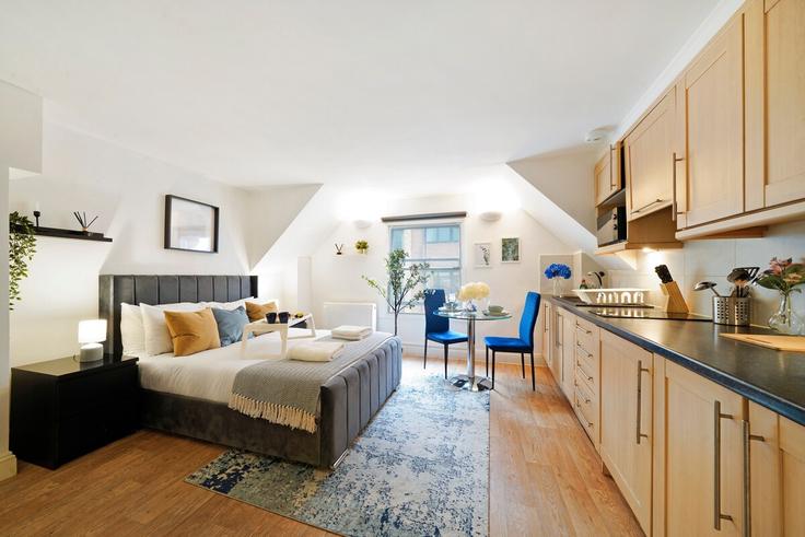 London Borough of Islington, London 소재 Building Charterhouse Square - amstays-ltd - 1366738 유닛에 마련된, 현대적인 가구로 꾸며진 우아한 디자인의 거실