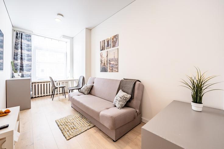 Building Šv. Stepono gatvė - amstays-ltd - 1366740 adresindeki bir dairede modern mobilyalarla zarif bir şekilde tasarlanmış oturma odası Vilnius, Vilnius Building Šv. Stepono gatvė - amstays-ltd - 1366740 adresindeki bir dairede modern mobilyalarla zarif bir şekilde tasarlanmış oturma odası Vilnius, Vilnius