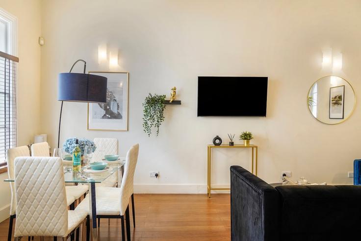 Salle de séjour élégante avec mobilier moderne dans un appartement à Building Eccleston Square - amstays-ltd - 1369923 à City of Westminster, London