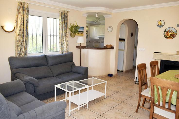 Sala de estar elegantemente projetada com móveis modernos em um apartamento no Building Cl Kandinsky - anacasa-inmobiliaria - 1345050 em Valencia, Valencia Sala de estar elegantemente projetada com móveis modernos em um apartamento no Building Cl Kandinsky - anacasa-inmobiliaria - 1345050 em Valencia, Valencia