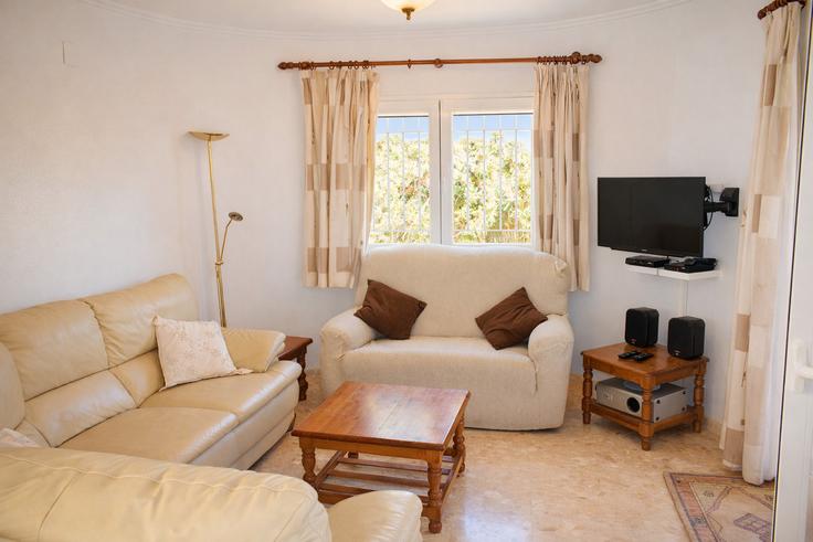 Valencia ValenciaのBuilding Avinguda de Gaudi - anacasa-inmobiliaria - 1470500のアパートメントにある、モダンな家具を備えたエレガントなデザインのリビングルーム