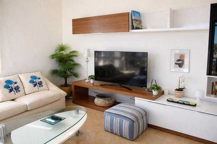 Valencia ValenciaのBuilding Avenida Matisse - anacasa-inmobiliaria - 1475785のアパートメントにある、モダンな家具を備えたエレガントなデザインのリビングルーム