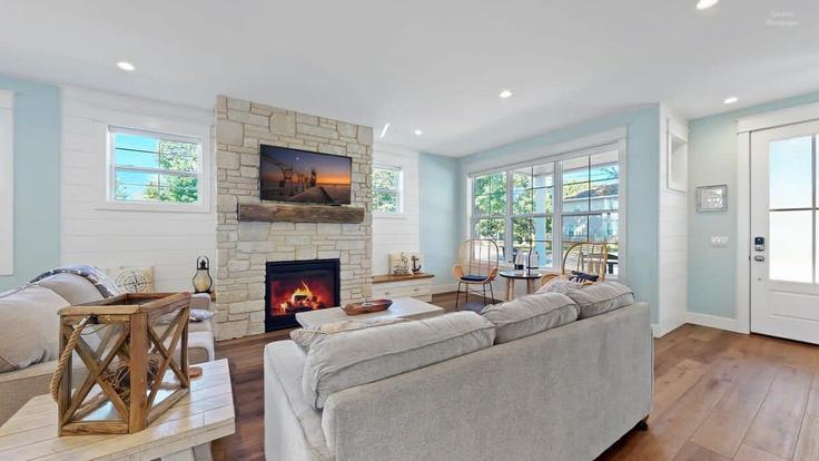 Sala de estar elegantemente projetada com móveis modernos em um apartamento no Building Erie Street - anchor-point-vacation-rentals - 1583742 em South Haven, South Haven Sala de estar elegantemente projetada com móveis modernos em um apartamento no Building Erie Street - anchor-point-vacation-rentals - 1583742 em South Haven, South Haven