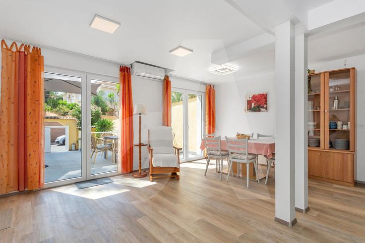 Building Calle Amazonas Bal - anciaholidayrentals - 1335249 adresindeki bir dairede modern mobilyalarla zarif bir şekilde tasarlanmış oturma odası Torrevieja, Torrevieja Building Calle Amazonas Bal - anciaholidayrentals - 1335249 adresindeki bir dairede modern mobilyalarla zarif bir şekilde tasarlanmış oturma odası Torrevieja, Torrevieja