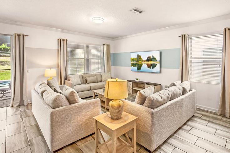 Elegant gestaltetes Wohnzimmer mit moderner Einrichtung in einer Wohnung im Building Hazard Street - andes-str - 1610961 in Four Corners, Four Corners Elegant gestaltetes Wohnzimmer mit moderner Einrichtung in einer Wohnung im Building Hazard Street - andes-str - 1610961 in Four Corners, Four Corners
