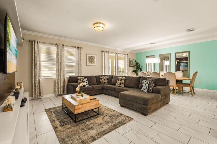 Elegant gestaltetes Wohnzimmer mit moderner Einrichtung in einer Wohnung im Building Hazard Street - andes-str - 1611002 in Four Corners, Four Corners Elegant gestaltetes Wohnzimmer mit moderner Einrichtung in einer Wohnung im Building Hazard Street - andes-str - 1611002 in Four Corners, Four Corners