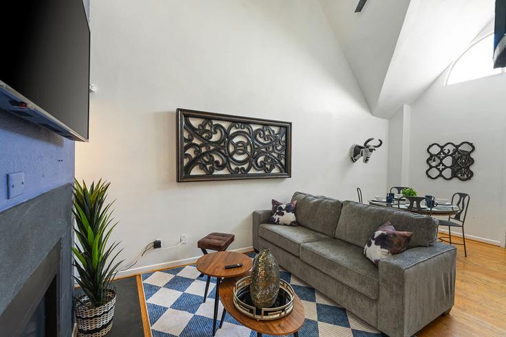 Austin, Austin에 위치한 Building East 4th Street - andes-str - 1611017 유닛의 세련된 인테리어가 돋보이는 거실