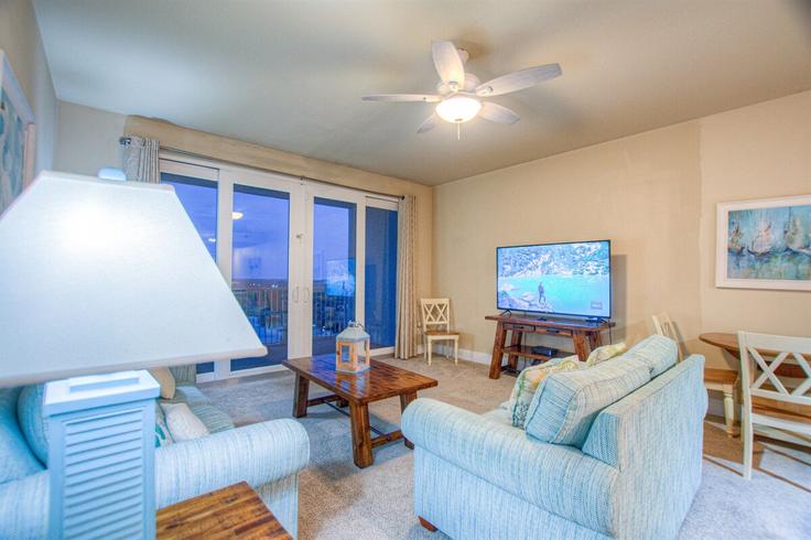 Building United States - aneliyas-rentals - 1468563 adresindeki bir dairede modern mobilyalarla zarif bir şekilde tasarlanmış oturma odası Panama City Beach, Panama City Beach Building United States - aneliyas-rentals - 1468563 adresindeki bir dairede modern mobilyalarla zarif bir şekilde tasarlanmış oturma odası Panama City Beach, Panama City Beach