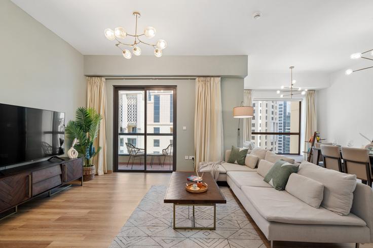 Building Tower A - anfa-vacation-homes-rental-llc - 1643495 adresindeki bir dairede modern mobilyalarla zarif bir şekilde tasarlanmış oturma odası Dubai Marina, Dubai Building Tower A - anfa-vacation-homes-rental-llc - 1643495 adresindeki bir dairede modern mobilyalarla zarif bir şekilde tasarlanmış oturma odası Dubai Marina, Dubai