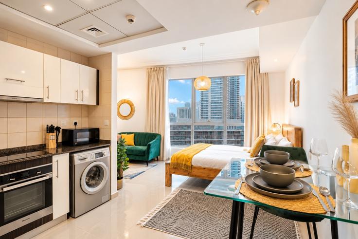 Elegant gestaltetes Wohnzimmer mit moderner Einrichtung in einer Wohnung im Building Sadaf 3 - anfa-vacation-homes-rental-llc - 1643494 in Dubai Marina, Dubai Elegant gestaltetes Wohnzimmer mit moderner Einrichtung in einer Wohnung im Building Sadaf 3 - anfa-vacation-homes-rental-llc - 1643494 in Dubai Marina, Dubai
