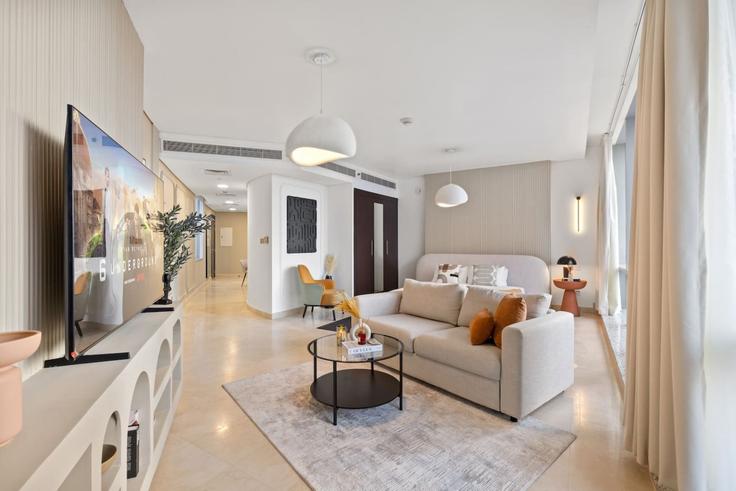 Salle de séjour élégante avec mobilier moderne dans un appartement à Building Tariaq Bedon Esm - anfa-vacation-homes-rental-llc - 1695017 à Za'abeel, Dubai Salle de séjour élégante avec mobilier moderne dans un appartement à Building Tariaq Bedon Esm - anfa-vacation-homes-rental-llc - 1695017 à Za'abeel, Dubai