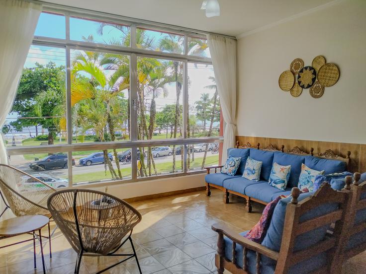 Salle de séjour élégante avec mobilier moderne dans un appartement à Building Avenida Bartholomeu de Gusmão - anfitriao-prime - 1365370 à Embaré, Santos Salle de séjour élégante avec mobilier moderne dans un appartement à Building Avenida Bartholomeu de Gusmão - anfitriao-prime - 1365370 à Embaré, Santos
